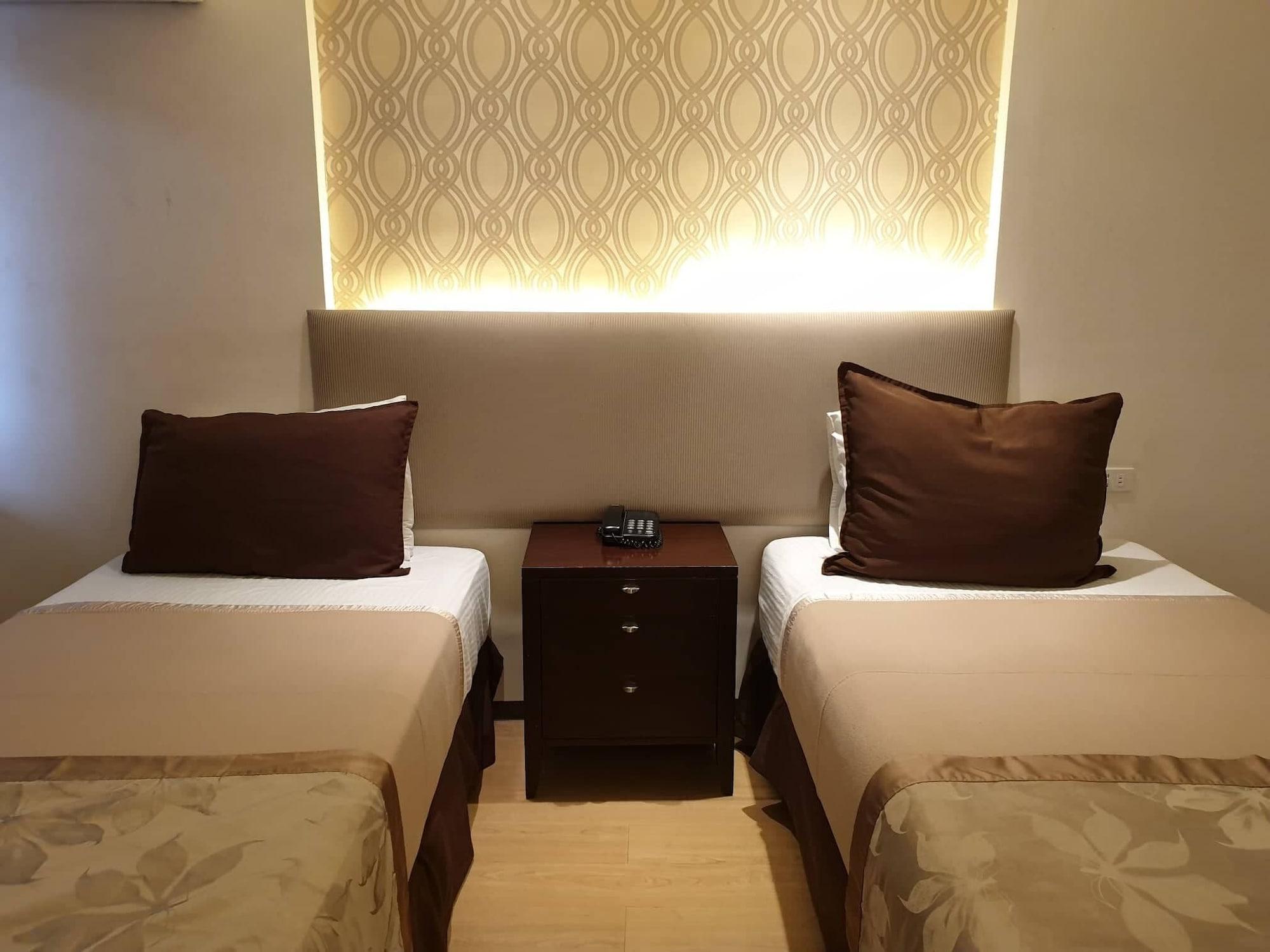 Imperial Palace Suites Quezon City Dış mekan fotoğraf