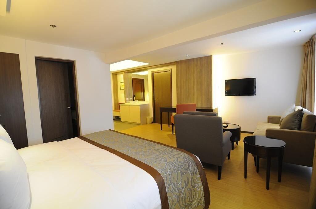 Imperial Palace Suites Quezon City Dış mekan fotoğraf