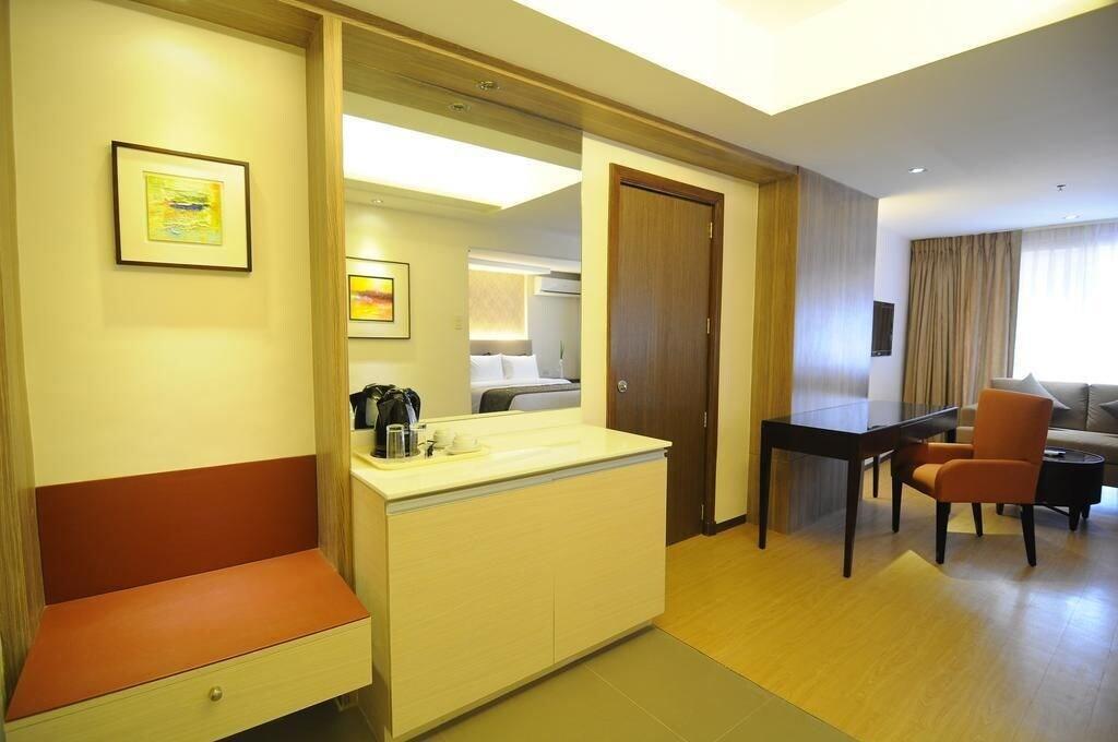 Imperial Palace Suites Quezon City Dış mekan fotoğraf