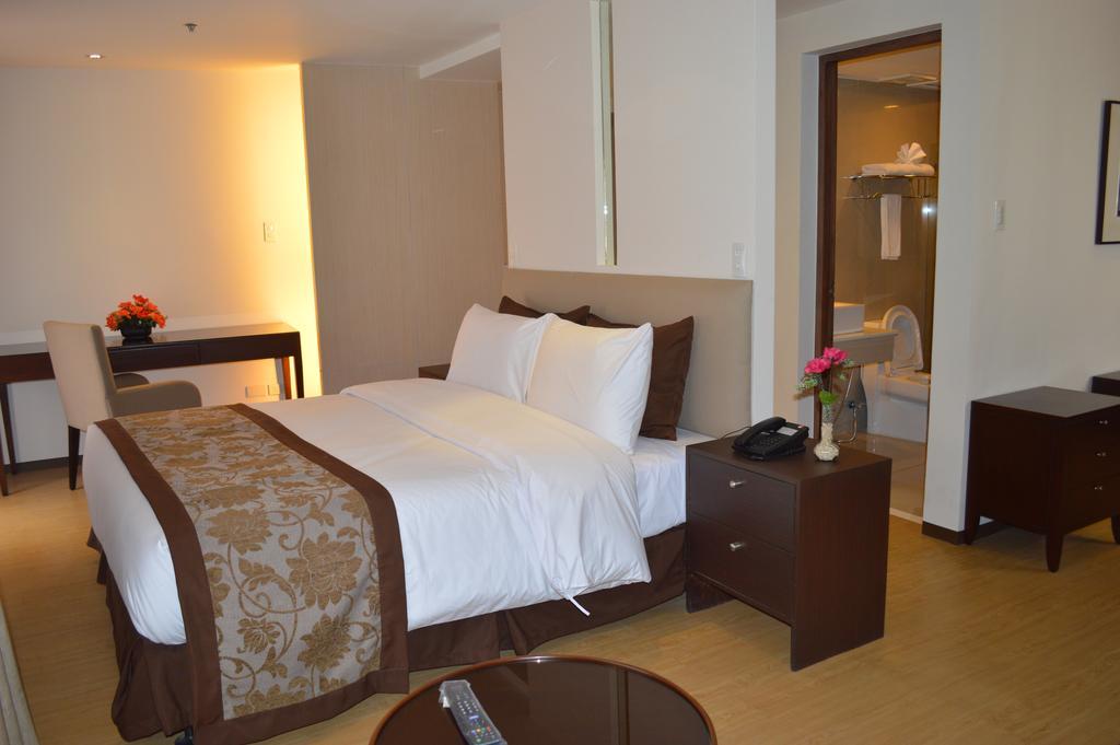 Imperial Palace Suites Quezon City Dış mekan fotoğraf