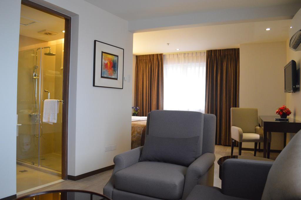 Imperial Palace Suites Quezon City Dış mekan fotoğraf