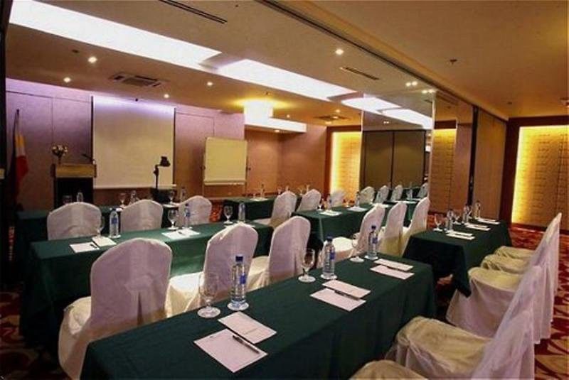 Imperial Palace Suites Quezon City Dış mekan fotoğraf