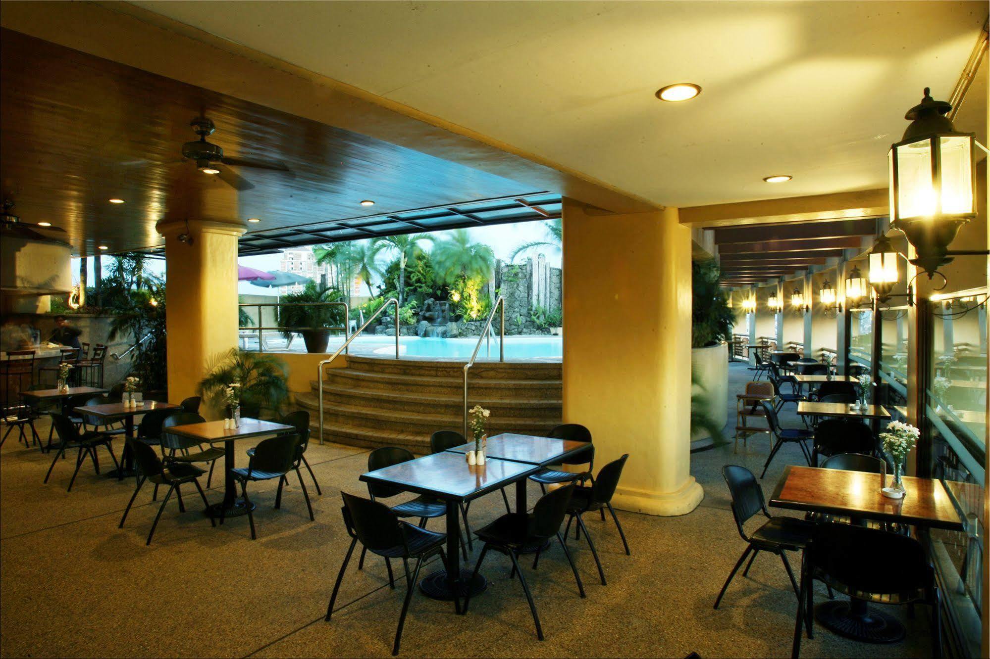 Imperial Palace Suites Quezon City Dış mekan fotoğraf