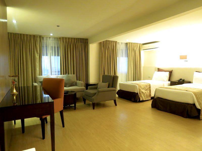 Imperial Palace Suites Quezon City Dış mekan fotoğraf