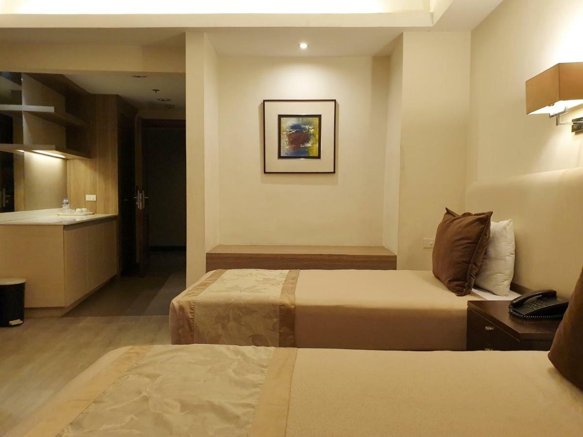 Imperial Palace Suites Quezon City Dış mekan fotoğraf