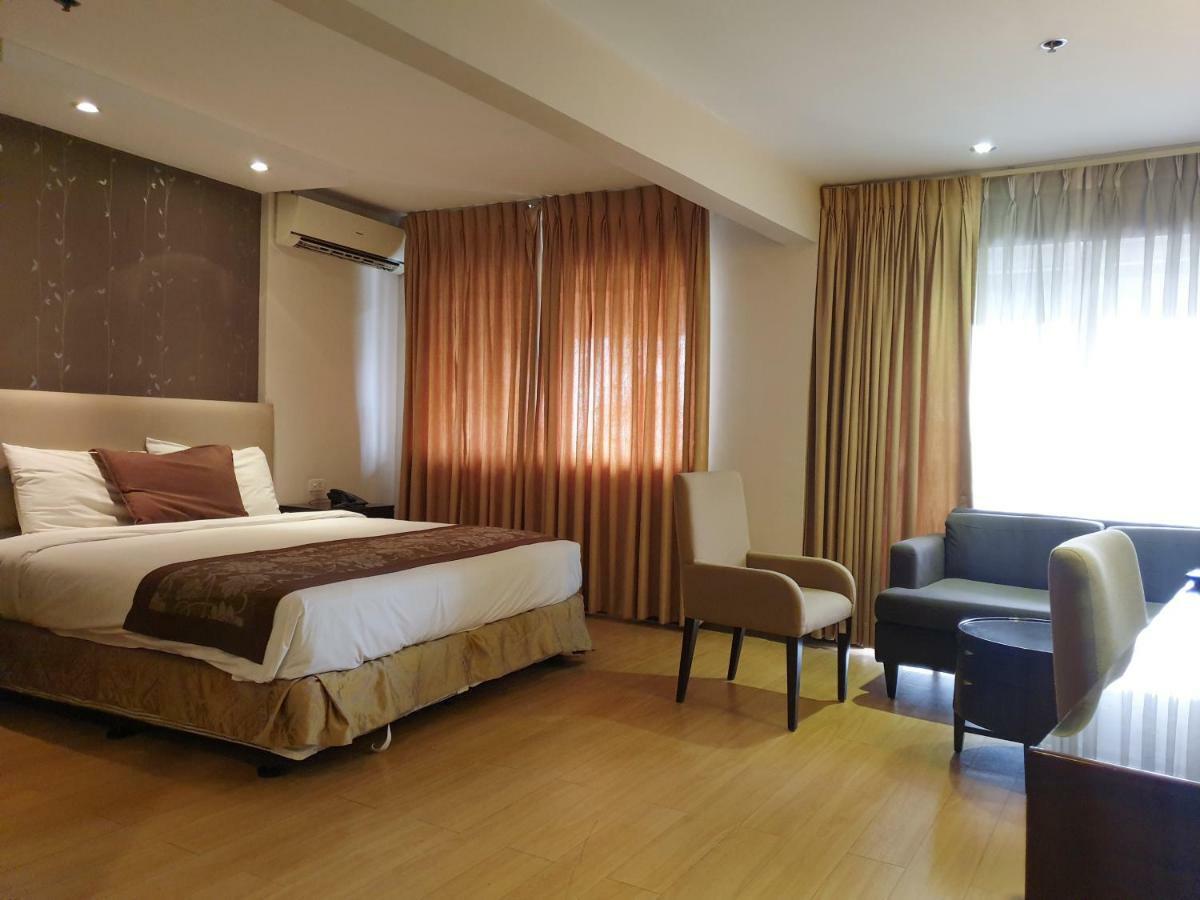 Imperial Palace Suites Quezon City Dış mekan fotoğraf