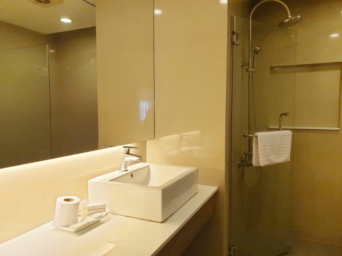 Imperial Palace Suites Quezon City Dış mekan fotoğraf